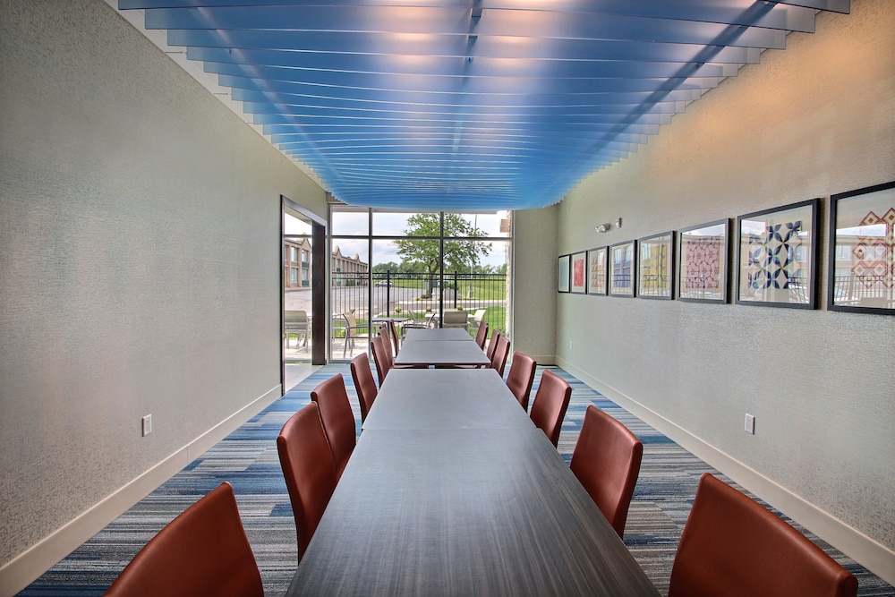 Holiday Inn Express & Suites Fond Du Lac by IHG - photo 49