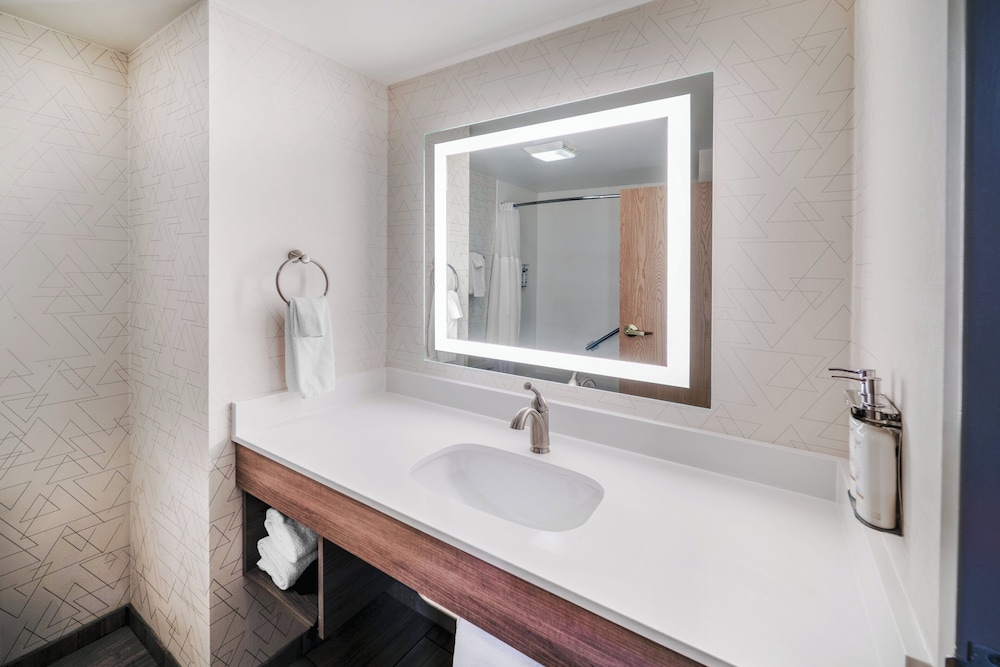 Holiday Inn Express & Suites Vicksburg by IHG - photo 35