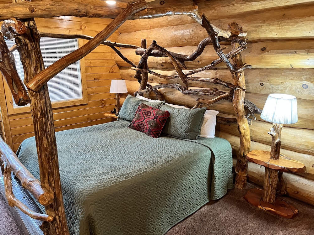 Snow Hill Secluded W Mountain Views 2 Bedroom Cabin by Heavenly Views Resort - photo 2