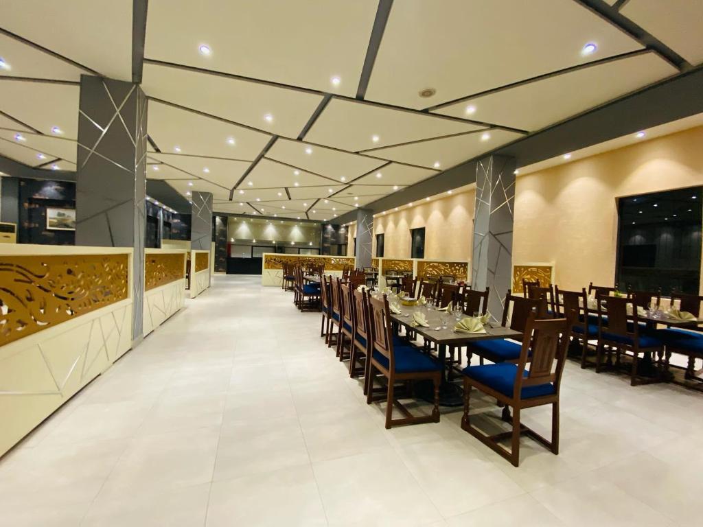 Shelton Hotel — hotel in Gujranwala