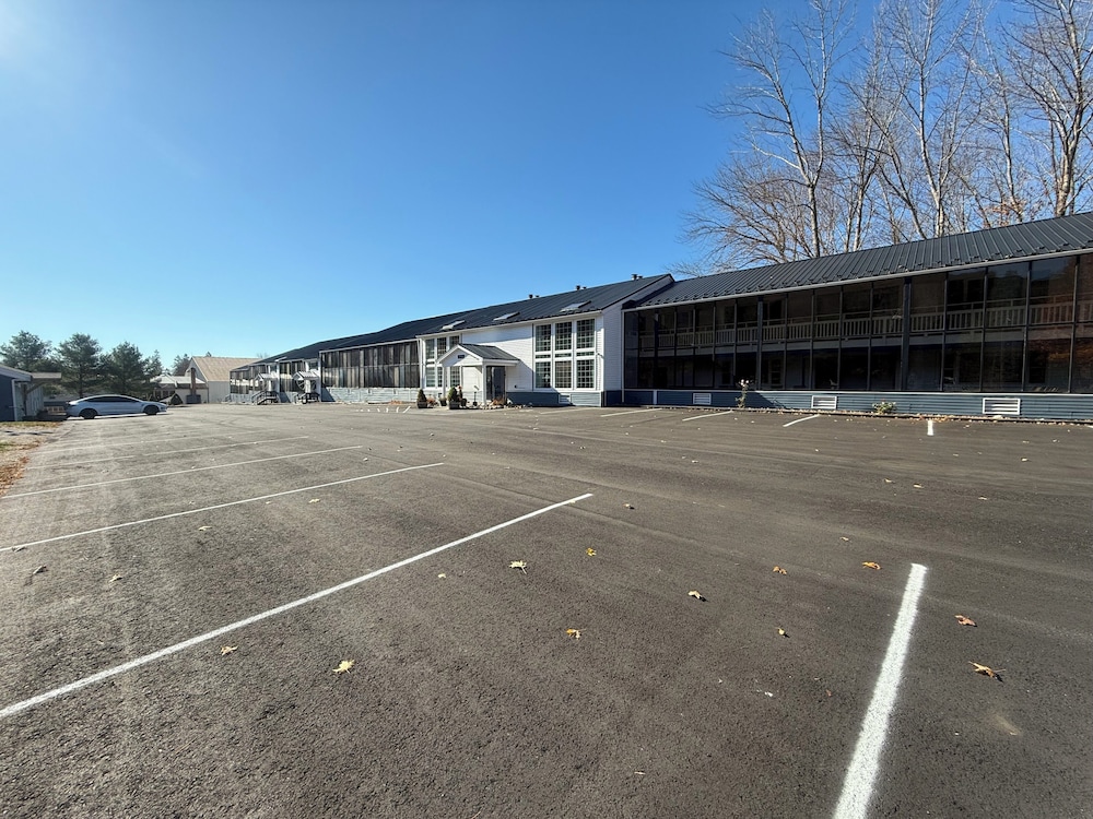 Travelodge by Wyndham Lincoln Near White Mountain - photo 25