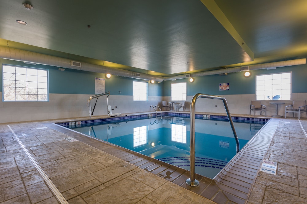Holiday Inn Express & Suites Reading by IHG - photo 27