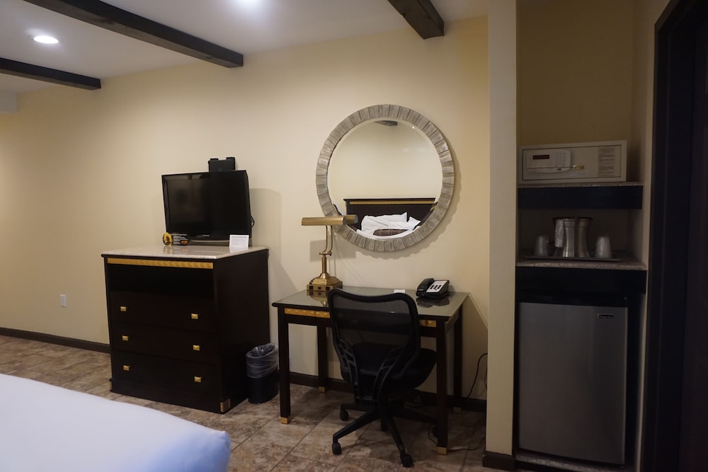Tuscan Garden Inn - photo 36