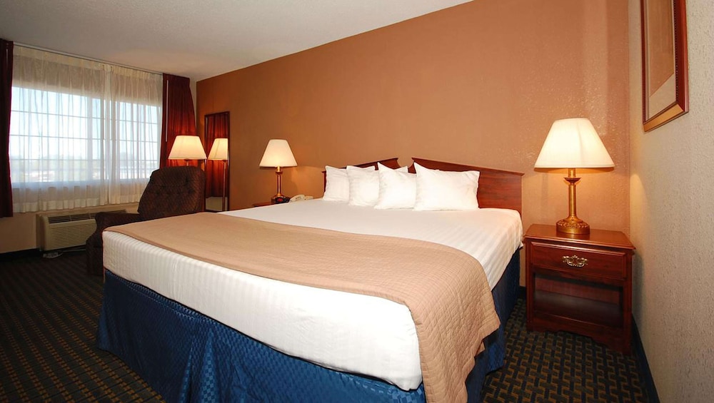 Magnuson Hotel Red Baron - photo 10