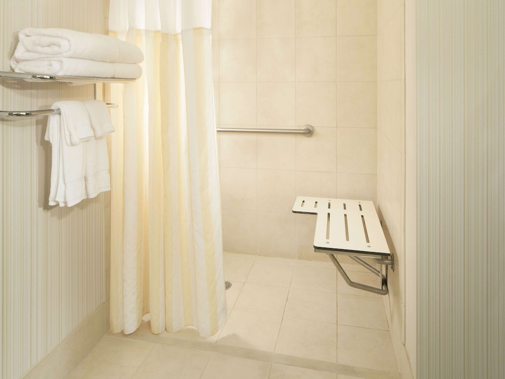 Hilton Garden Inn Virginia Beach Town Center - photo 26