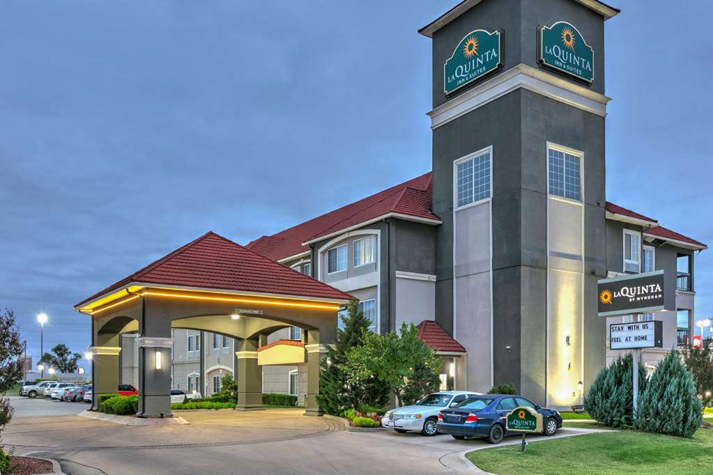 La Quinta Inn & Suites by Wyndham Tulsa Airpt Expo Square - featured photo