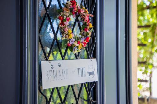 Serenata in Aegina, Greece