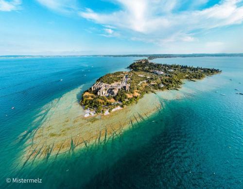 Appartamento Linuccia — 4-Star Luxury Hotel in Sirmione, Italy
