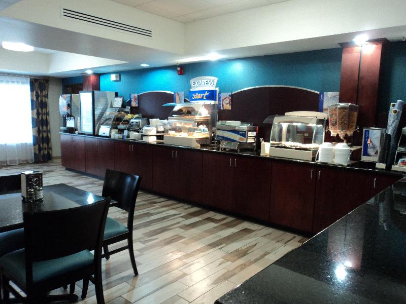 Holiday Inn Express & Suites Roanoke Rapids SE by IHG - photo 39