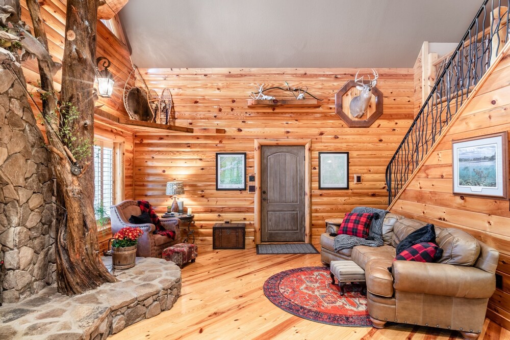 Iron Mountain Lodge Beautiful Cabin With Forest & Mountain Views — 4-Star Luxury Hotel in Butler, United States