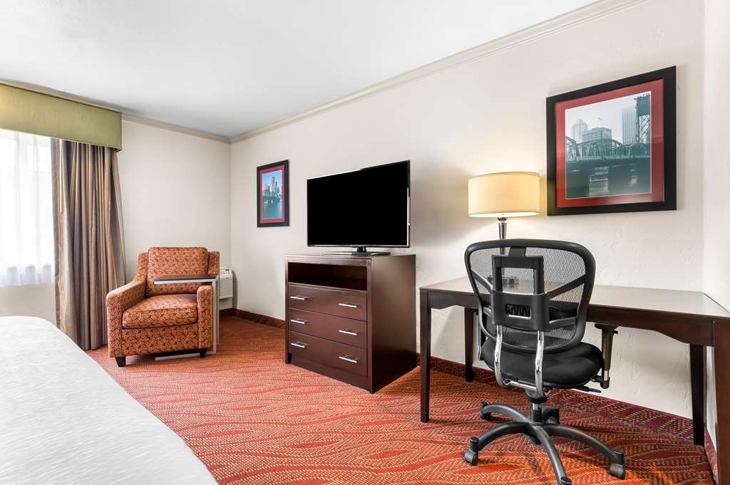 Best Western Plus Parkway Inn - photo 21