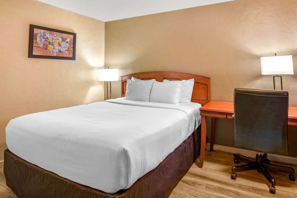 Econo Lodge Inn & Suites Durango - photo 11