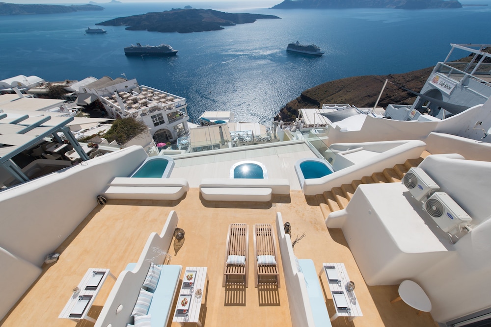 On the Cliff - last minute hotel in Fira