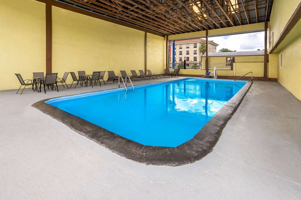 Days Inn by Wyndham Waycross - photo 7