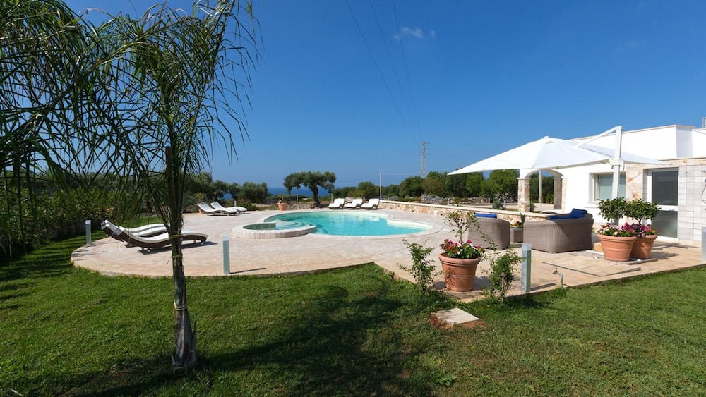 Villa Sanssouci 8 Emma Villas — 4-Star Luxury Hotel in Castrignano Del Capo, Italy