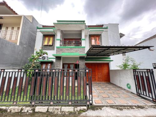 Homestay Syariah Ambarukmo Plaza by Simply Homy — 4-Star Luxury Hotel in Yogyakarta, Indonesia