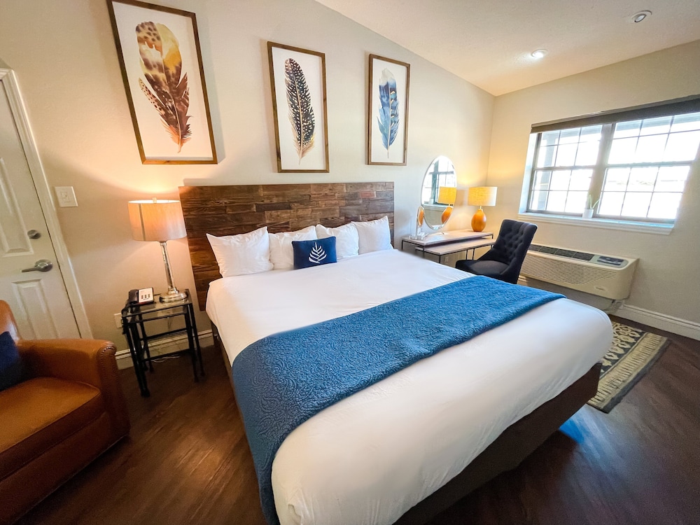 Pinemark Inn & Suites - photo 8
