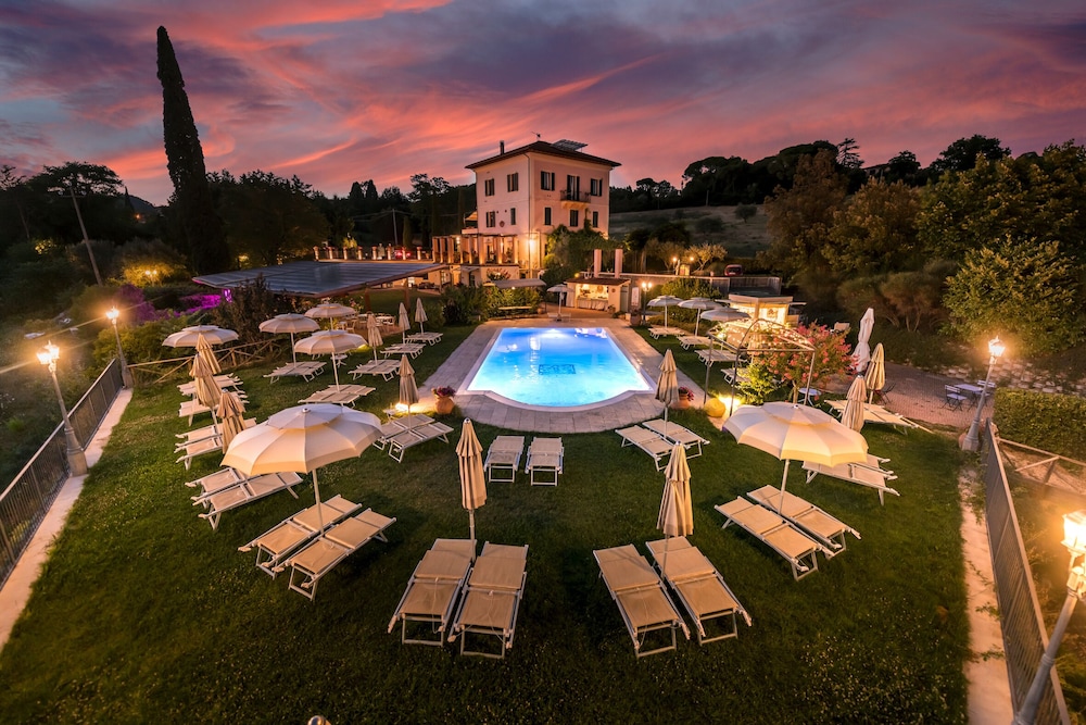 Domus Volumnia Country House — 4-Star Luxury Hotel in Perugia, Italy