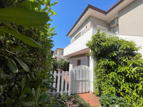 Casa Sara 3 km dal mare aria condizionata by ToscanaTour — 4-Star Luxury Hotel in Cecina, Italy