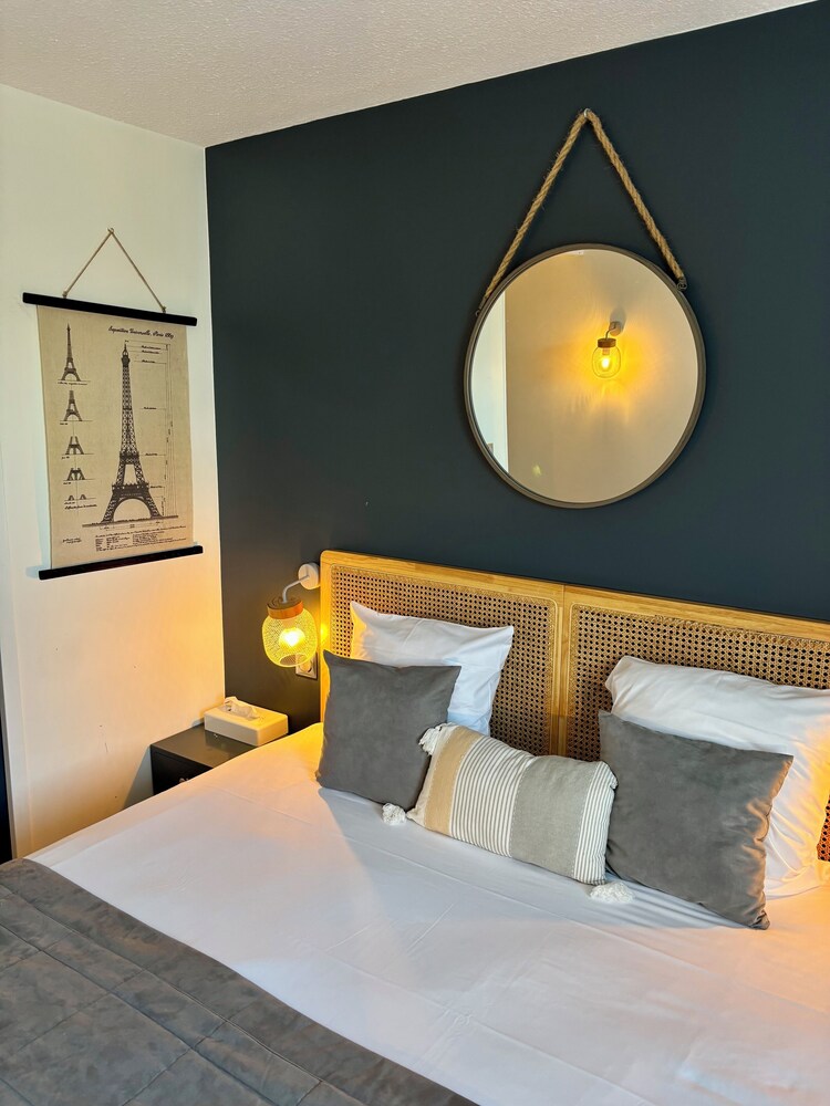 Hôtel Le Pavillon de Saint Lô in Saint-Lo, France