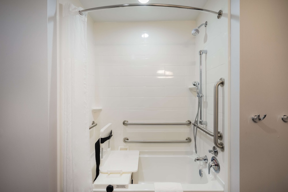 Hampton Inn Newport - photo 21