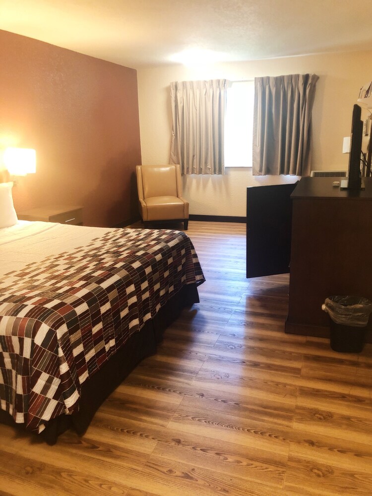 Evergreen Inn & Suites Portland - photo 10