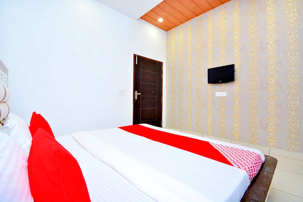 OYO 41016 Hotel Celebration Inn
