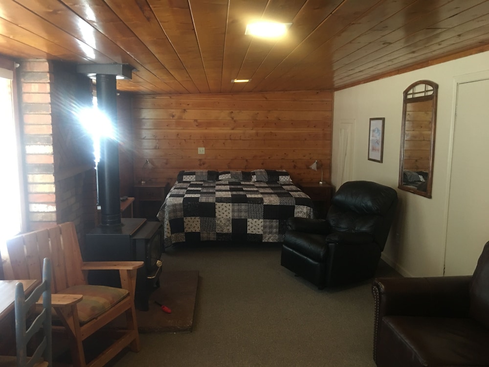 Rainbow's End Resort on Rainbow Lake - photo 46