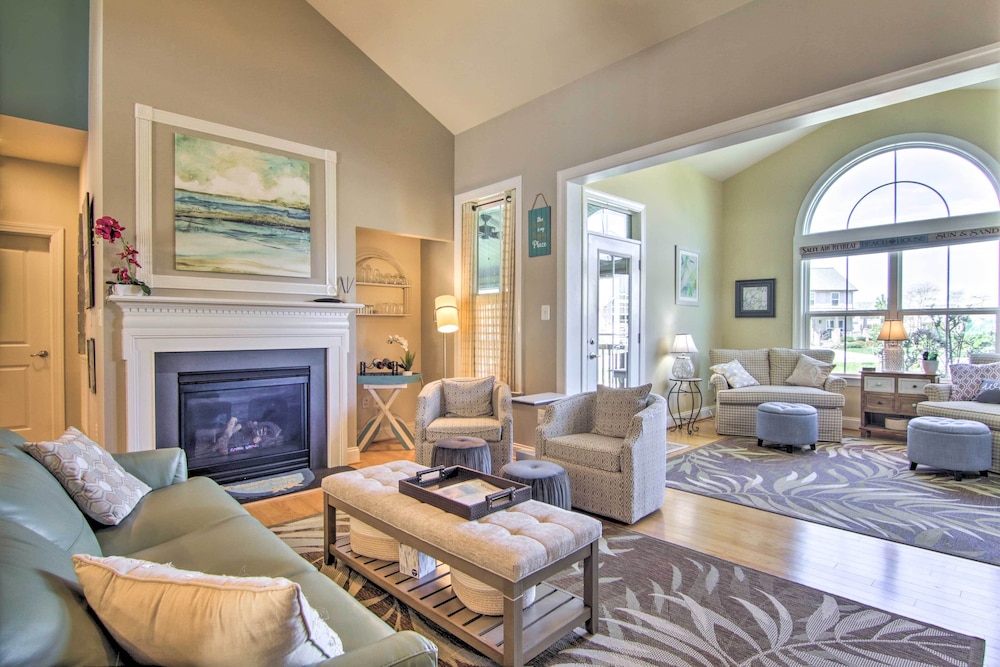Resort Amenities & Screened Porch: Ocean View Home - photo 42