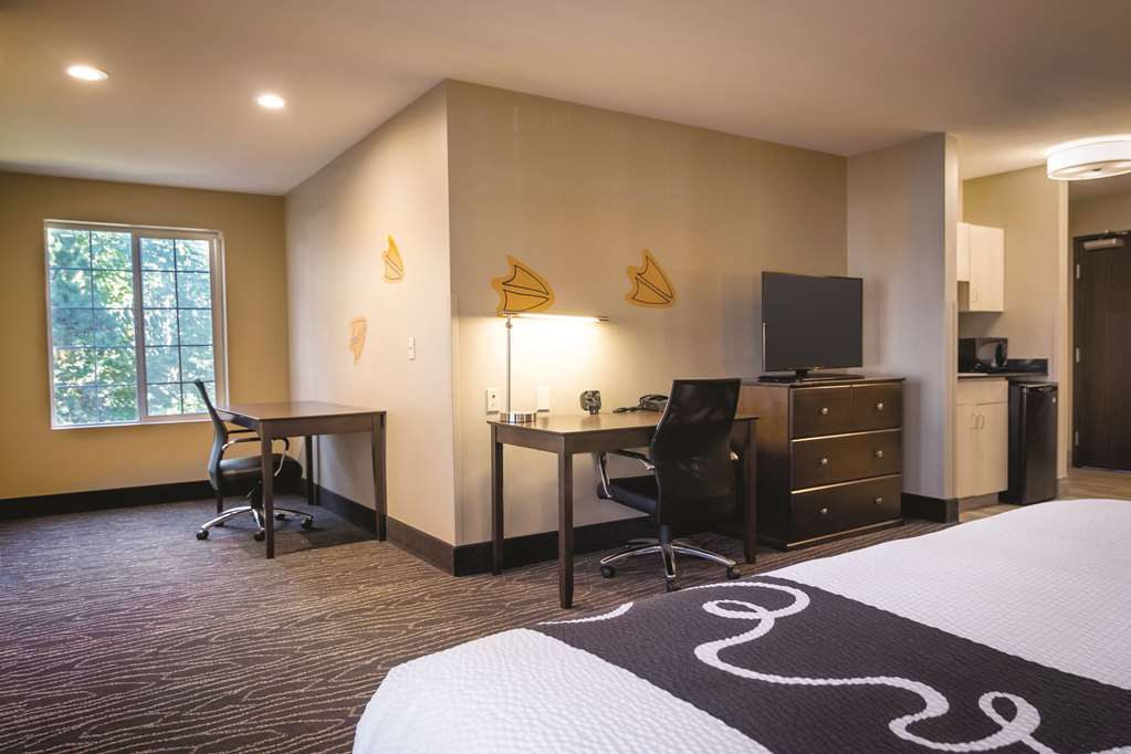 La Quinta Inn & Suites by Wyndham Eugene - photo 30