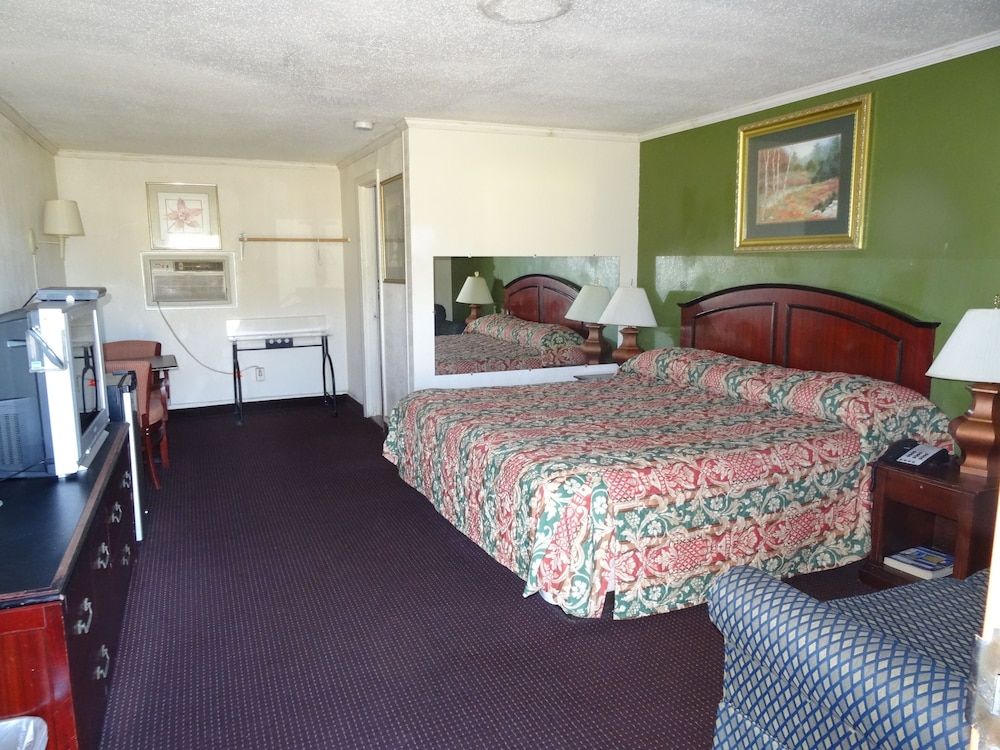 Cavalier Motel - photo 4