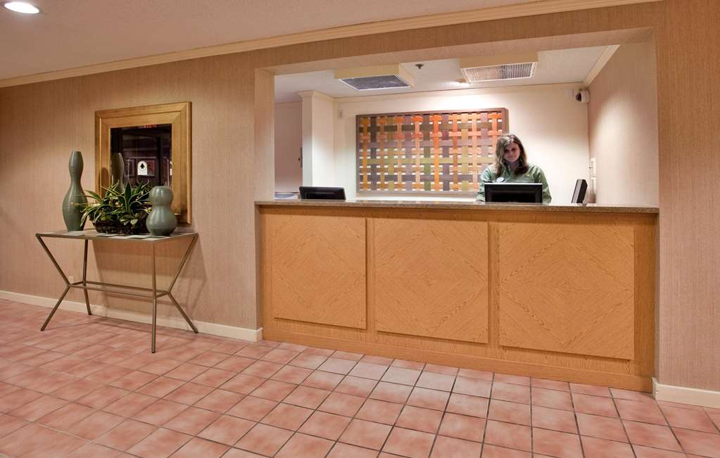 La Quinta Inn & Suites by Wyndham Des Moines West Clive - photo 14