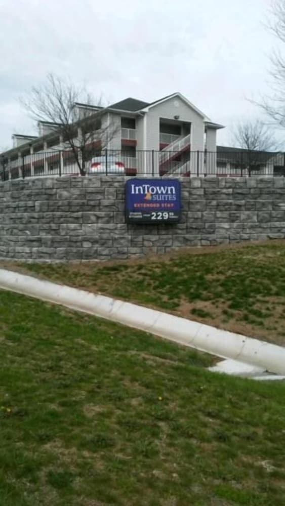 InTown Suites Extended Stay Louisville KY Wattbourne Lane - photo 20