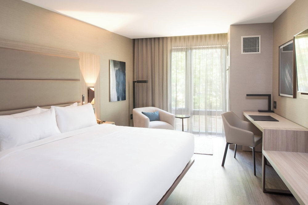 AC Hotel by Marriott Boston Cleveland Circle - photo 20
