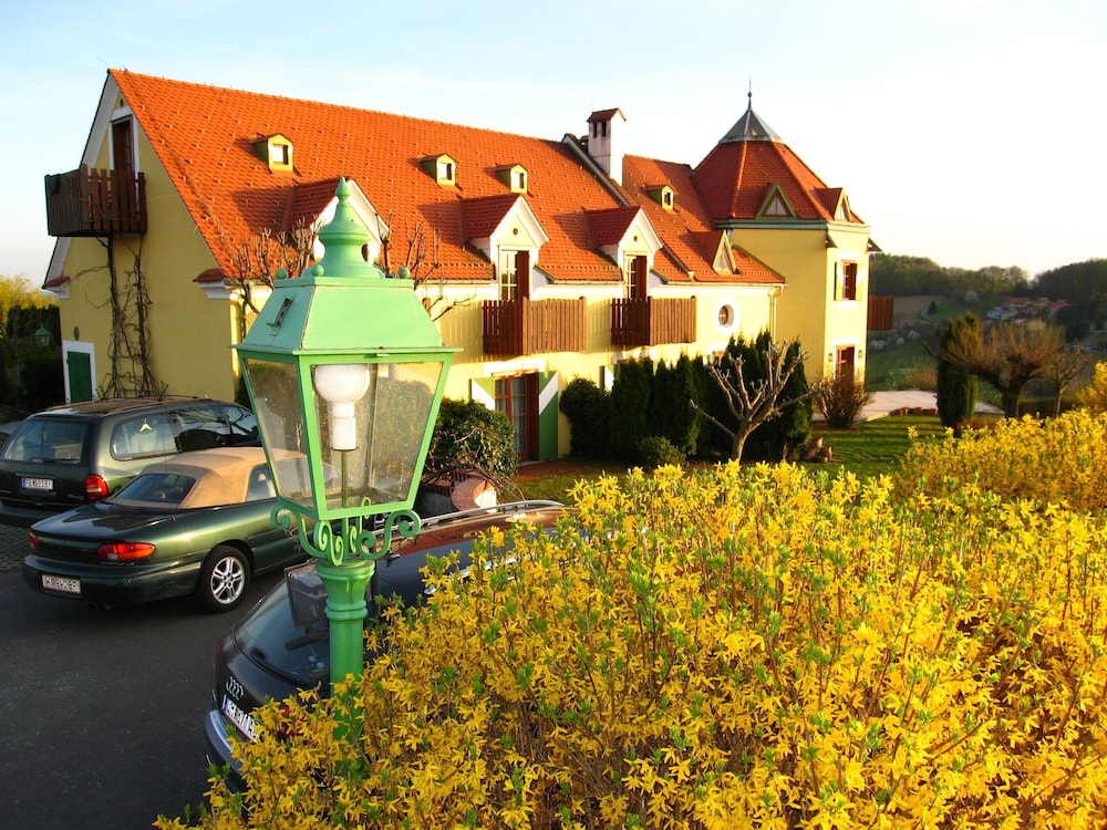 Das Römerstein die pure WohlFühlOase — hotel in Jennersdorf