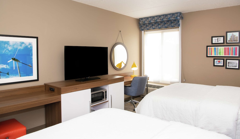 Hampton Inn Erie South - photo 9