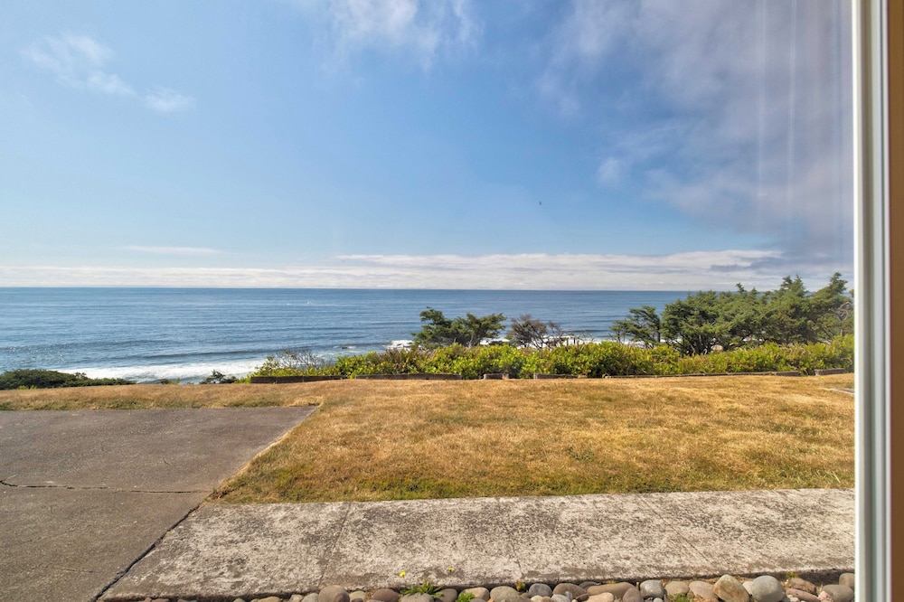 Ester Lee Oceanview Inn - photo 79