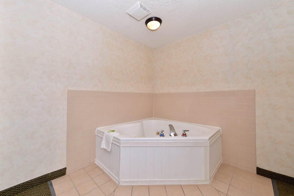 Vagabond Inn Executive Green Valley - photo 23