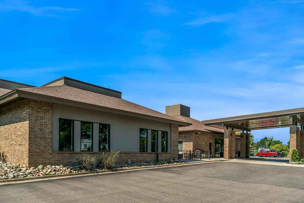 Best Western Okemos East Lansing Hotel & Suites - photo 12