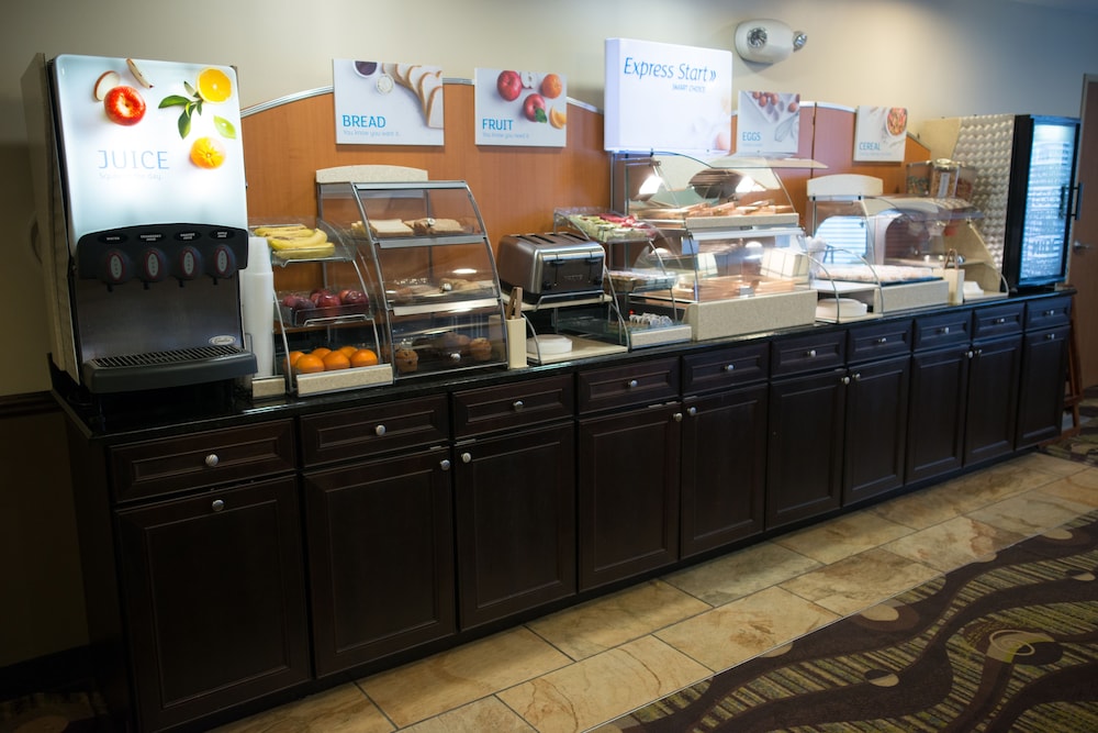 Holiday Inn Express Hotel & Suites Northwood by IHG - photo 30