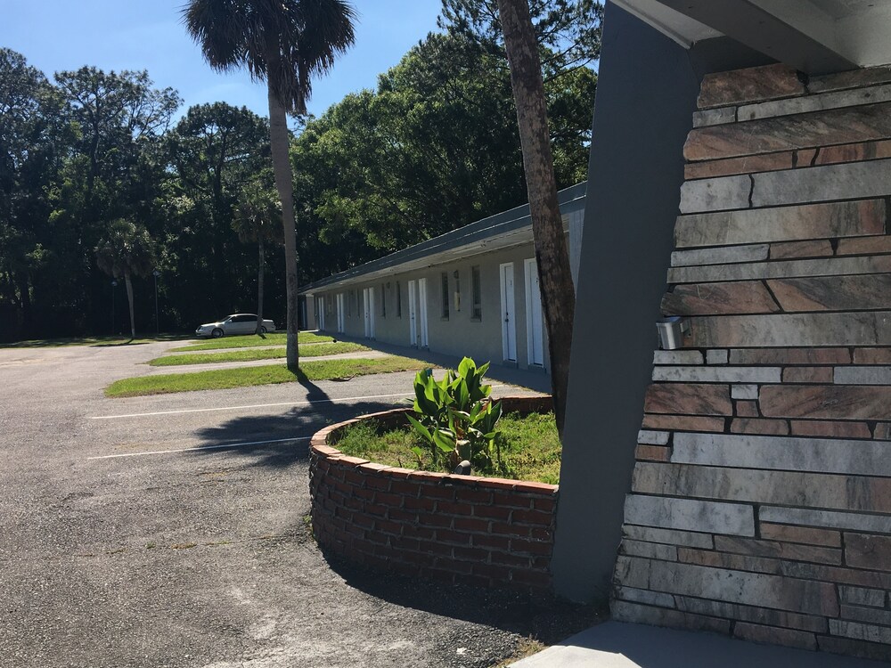 Skylark Motel - photo 15