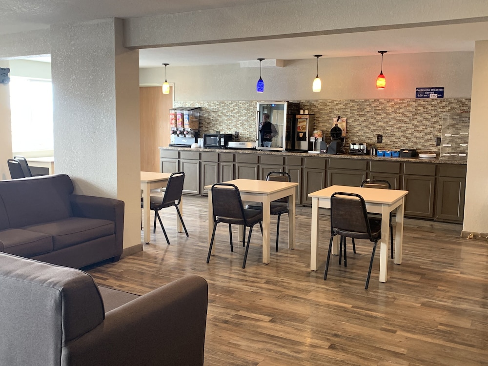 Microtel Inn & Suites by Wyndham Fond Du Lac - photo 18