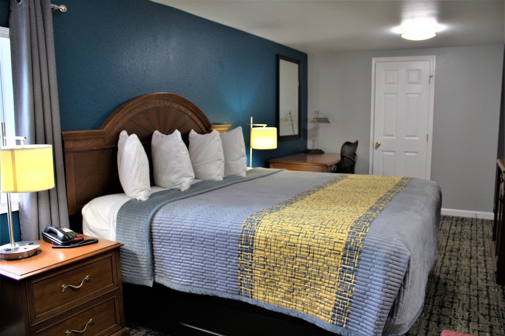 Hometowne Inn & Suites - photo 19