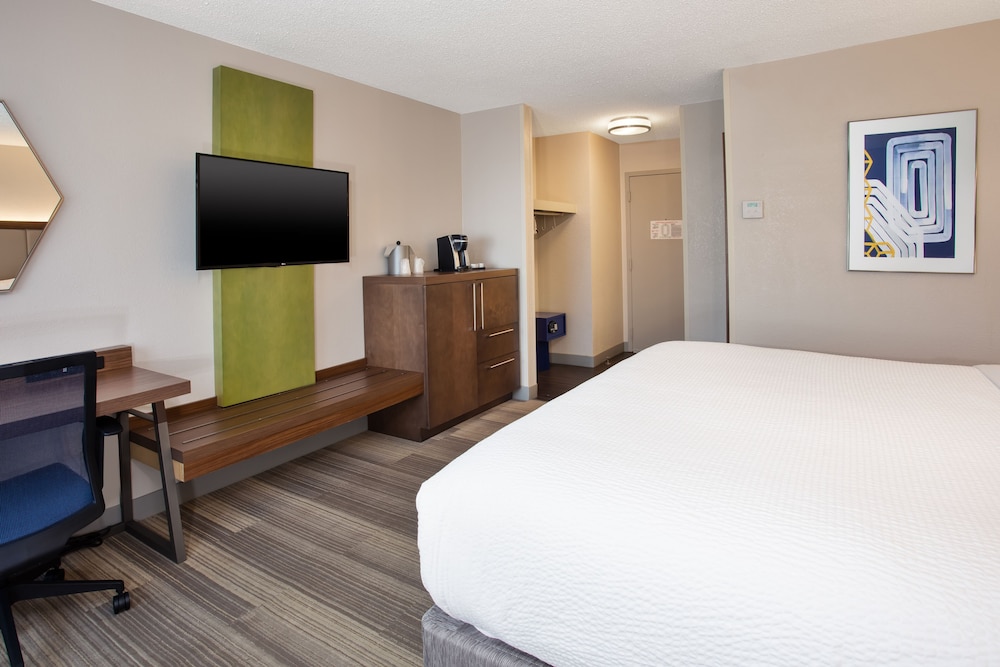 Holiday Inn Express Nashville Airport - photo 10