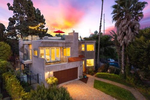 Oceanview Luxe Retreat with Rooftop — 4-Star Luxury Hotel in San Diego, United States