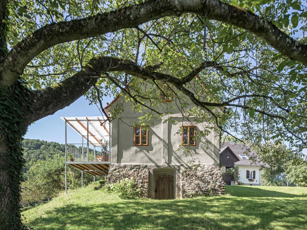 Weinstockl in Der Sudsteiermark in Leutschach, Austria