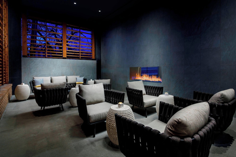 AC Hotel by Marriott Chapel Hill Downtown - photo 35
