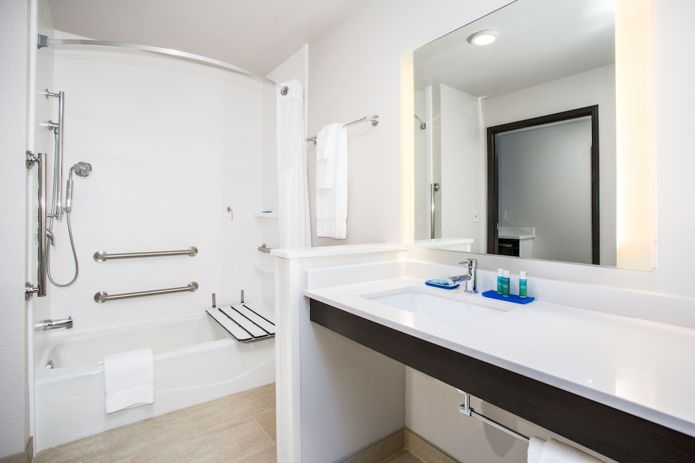 Holiday Inn Express & Suites Rapid City Rushmore South by IHG - photo 24
