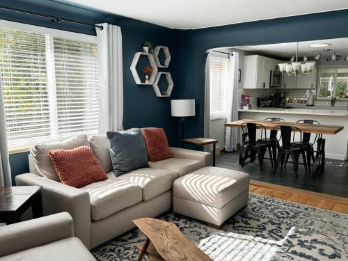 Crown Hill Gem Hot Tub Yard Parking in Lakewood, United States