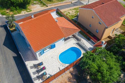 Villa Nika — 4-Star Luxury Hotel in Jesenice, Croatia
